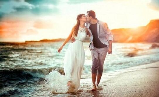 emakumea eta gizona zakila handituaz maiteminduta